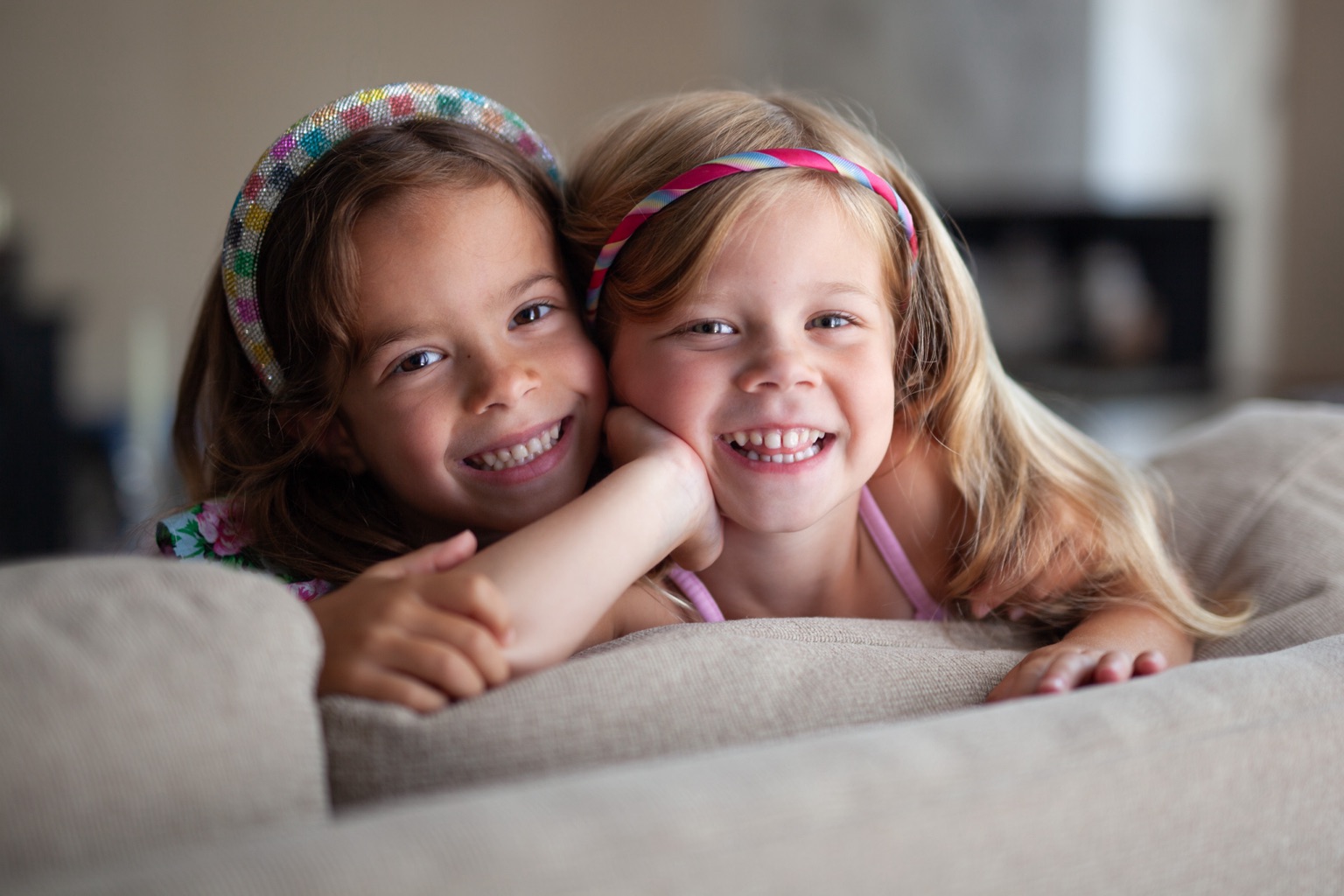 Photo portrait of two sisters